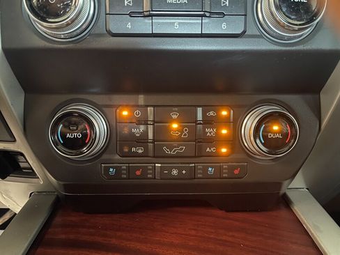 Used 2020 Ford F150 King Ranch w/ Equipment Group 601A Luxury AWD/4WD image 18