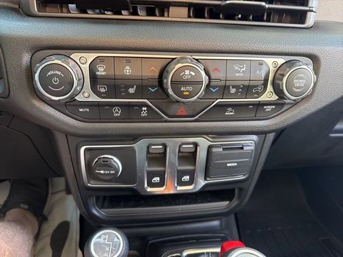 Used 2024 Jeep Wrangler Sport AWD/4WD image 36