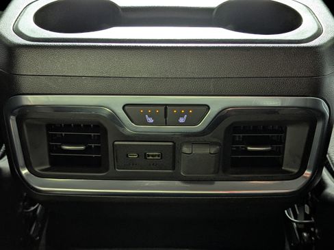 Used 2023 GMC Sierra 2500 Denali w/ Denali Ultimate Package image 21