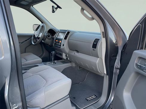 Used 2020 Nissan Frontier SV w/ Midnight Edition Floor Mats image 21