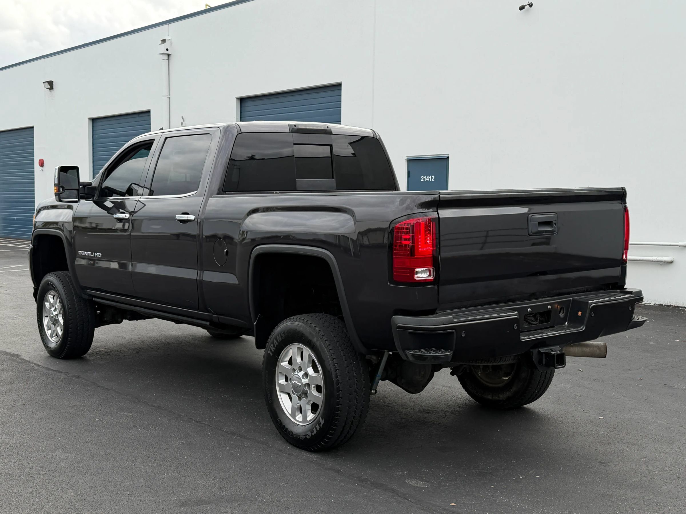 Used 2016 GMC Sierra 2500 Denali w/ Driver Alert Package AWD/4WD image 3