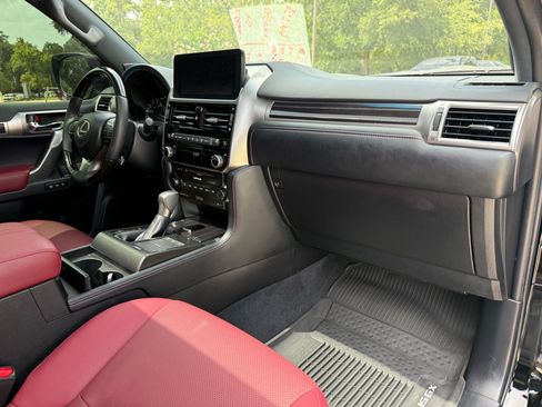 Used 2023 Lexus GX 460 Premium w/ Accessory Package AWD/4WD image 29
