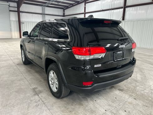 Used 2019 Jeep Grand Cherokee Laredo image 3