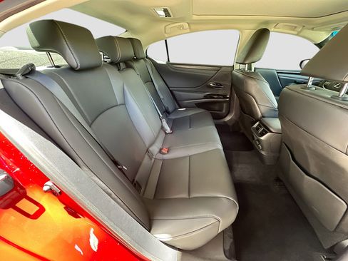 Used 2025 Lexus ES 350 w/ Accessory Package (Z2) image 27