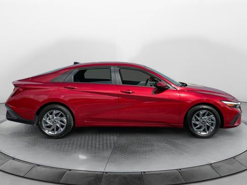 Used 2024 Hyundai Elantra SEL FWD image 8