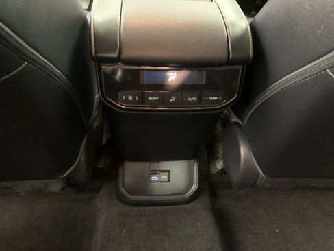Used 2023 Toyota Highlander XLE AWD/4WD image 36
