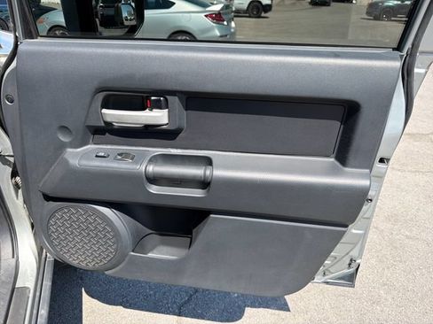 Used 2011 Toyota FJ Cruiser 4WD w/ Convenience Pkg image 23