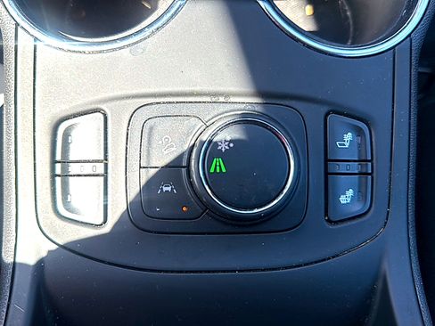 Used 2024 GMC Terrain SLE w/ Driver Convenience Package FWD image 11