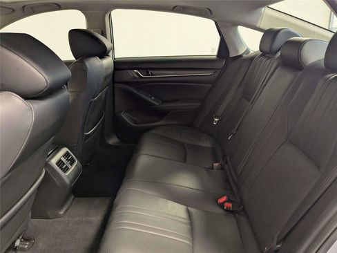 Used 2018 Honda Accord Touring image 27
