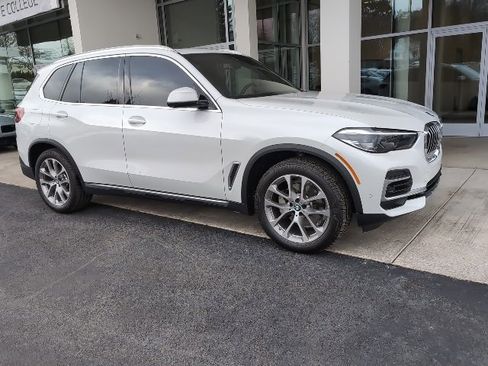 Used 2022 BMW X5 xDrive40i w/ Premium Package image 1