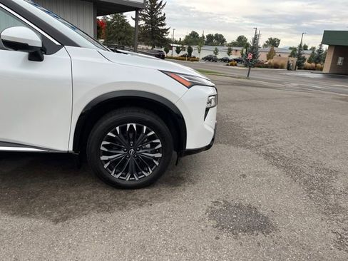 Used 2024 Nissan Rogue Platinum w/ Platinum Premium Package image 13