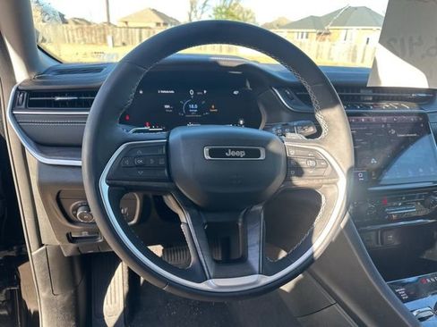 Used 2024 Jeep Grand Cherokee Limited AWD/4WD image 18