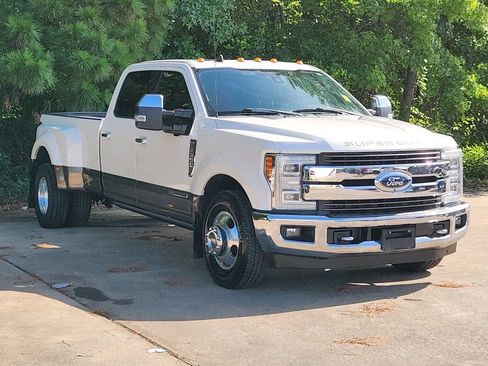 Used 2019 Ford F350 King Ranch w/ King Ranch Ultimate Package RWD image 3