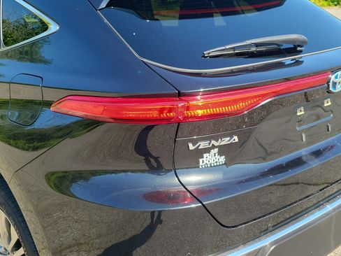 Used 2021 Toyota Venza XLE w/ Softex Package AWD/4WD image 11