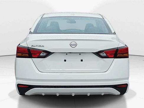Used 2025 Nissan Altima 2.5 SV FWD image 7
