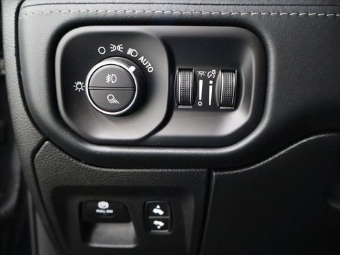 Used 2021 RAM 1500 Limited w/ Body Color Bumper Group image 15