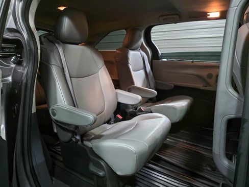Used 2024 Toyota Sienna XLE w/ XLE Plus Package AWD/4WD image 22