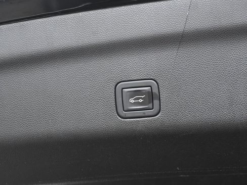 Used 2023 Cadillac Escalade ESV Premium Luxury image 43