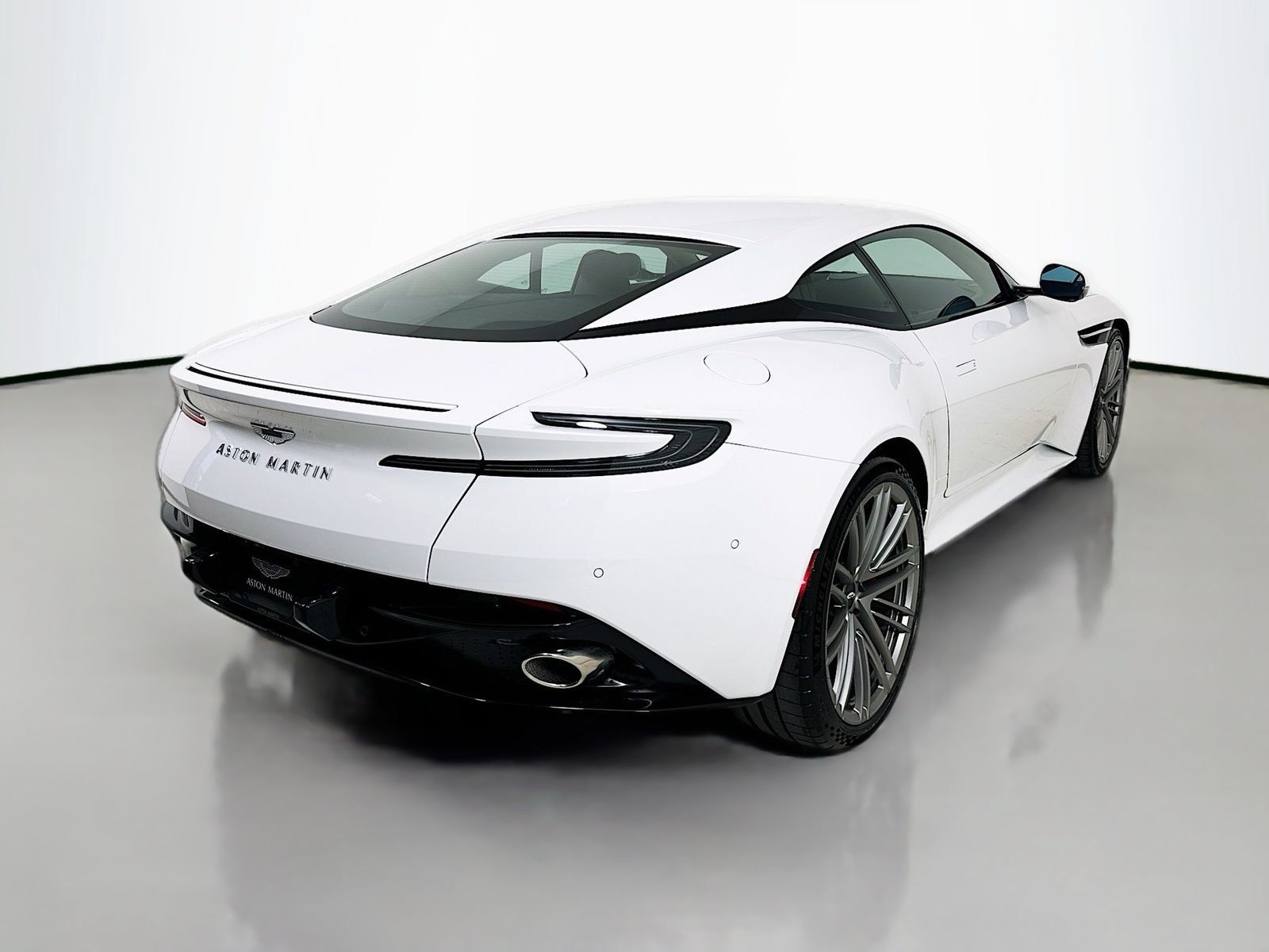 Used 2024 Aston Martin DB12 Coupe RWD image 7