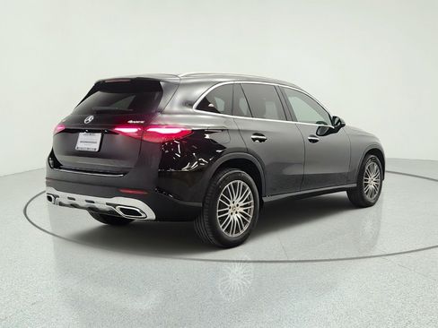 Used 2024 Mercedes-Benz GLC 300 4MATIC image 5