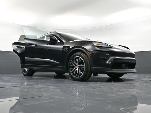 New 2026 Porsche Macan 4 Electric AWD/4WD image 38