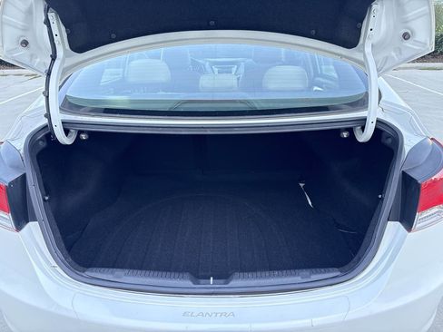 Used 2012 Hyundai Elantra Limited w/ Technology Pkg 5 image 7