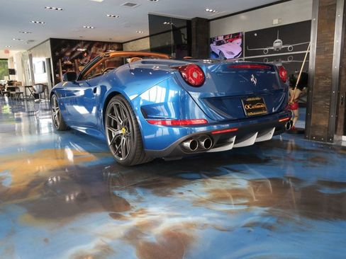 Used 2016 Ferrari California T RWD image 38
