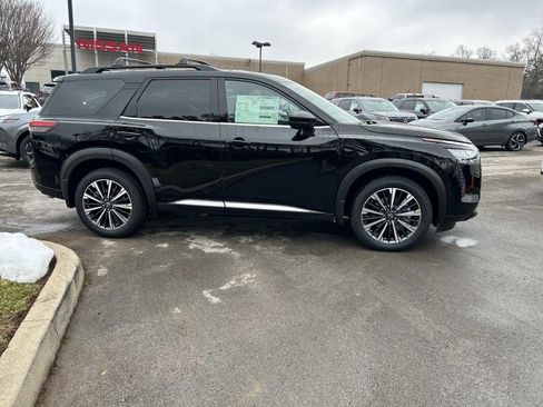 New 2026 Nissan Pathfinder Platinum AWD/4WD image 8