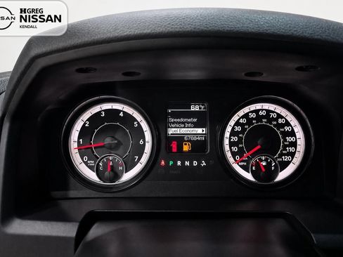 Used 2018 RAM 2500 Tradesman w/ Chrome Appearance Group AWD/4WD image 10