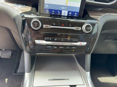 Certified 2023 Ford Explorer Limited w/ Limited Technology Package RWD image 23