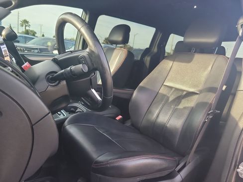 Used 2018 Dodge Grand Caravan GT image 18