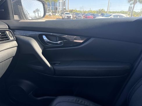 Used 2017 Nissan Rogue SL AWD/4WD image 22