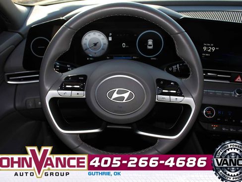 Used 2025 Hyundai Elantra SEL image 29