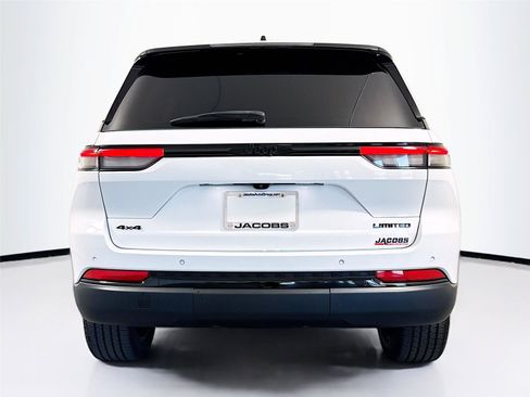 Used 2023 Jeep Grand Cherokee Limited w/ Black Appearance Package AWD/4WD image 30
