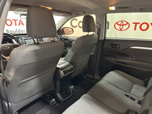 Used 2016 Toyota Highlander LE image 21