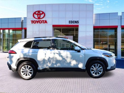 Used 2023 Toyota Corolla Cross LE AWD/4WD image 2