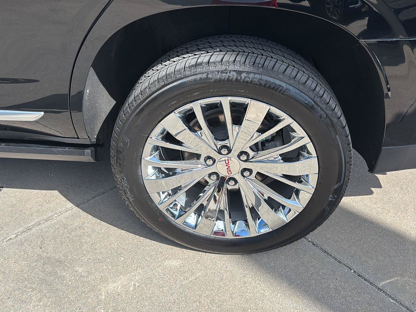 Used 2026 GMC Yukon Denali w/ Sun & Power Step Package AWD/4WD image 11