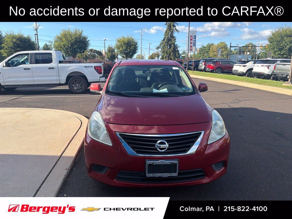 Used 2014 Nissan Versa SV w/ Convenience Package FWD image 2