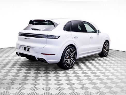 Used 2026 Porsche Cayenne GTS AWD/4WD image 5