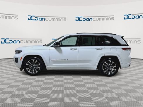 Used 2022 Jeep Grand Cherokee Overland w/ Luxury Tech Group IV AWD/4WD image 5