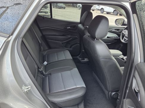 Certified 2025 Chevrolet Trax LT w/ LT Convenience Package FWD image 22