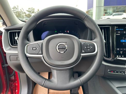 Certified 2025 Volvo XC60 B5 Core w/ Protection Package Premier AWD/4WD image 13