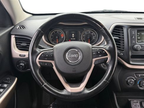 Used 2018 Jeep Cherokee Latitude w/ Altitude Package image 12