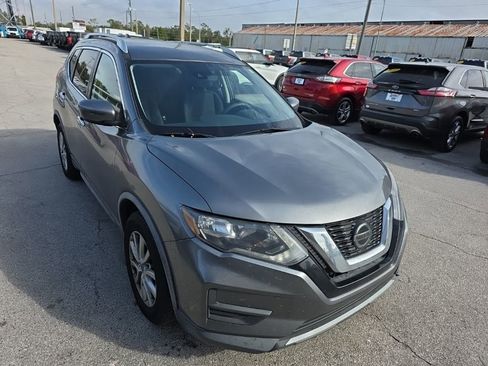 Used 2020 Nissan Rogue SV image 1