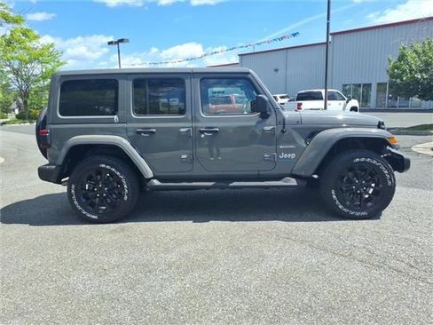 Used 2023 Jeep Wrangler Unlimited Sahara w/ Cold Weather Group AWD/4WD image 3
