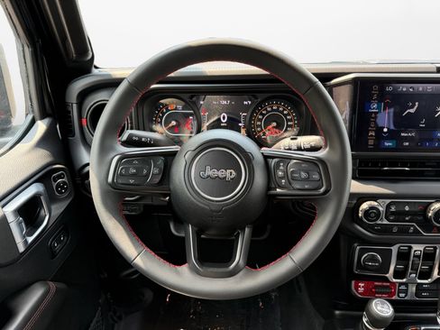 Used 2024 Jeep Wrangler Unlimited Rubicon AWD/4WD image 12