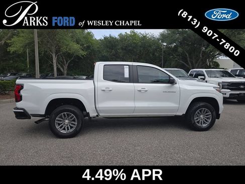 Used 2024 Chevrolet Colorado LT RWD image 3