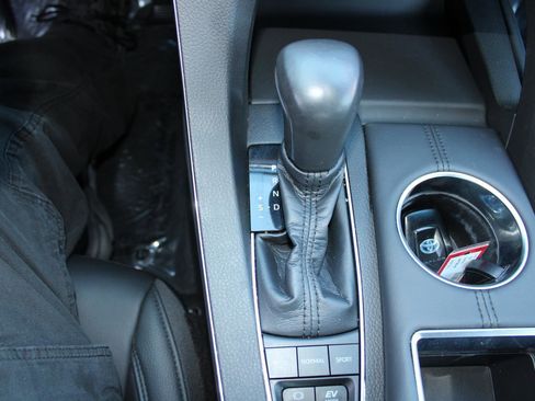 Used 2021 Toyota Avalon XLE w/ Carpet Mat Package (TMS) image 21