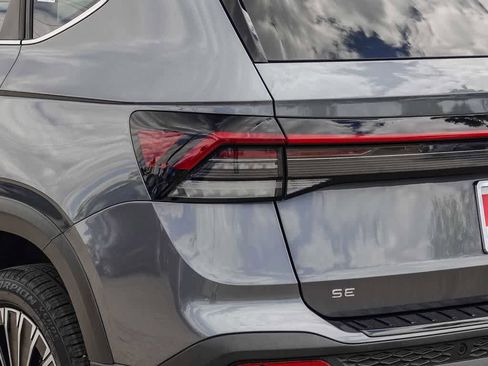 Used 2025 Volkswagen Taos SE FWD image 6