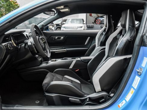 Used 2022 Ford Mustang Shelby GT500 w/ Carbon Fiber Track Pack RWD image 3